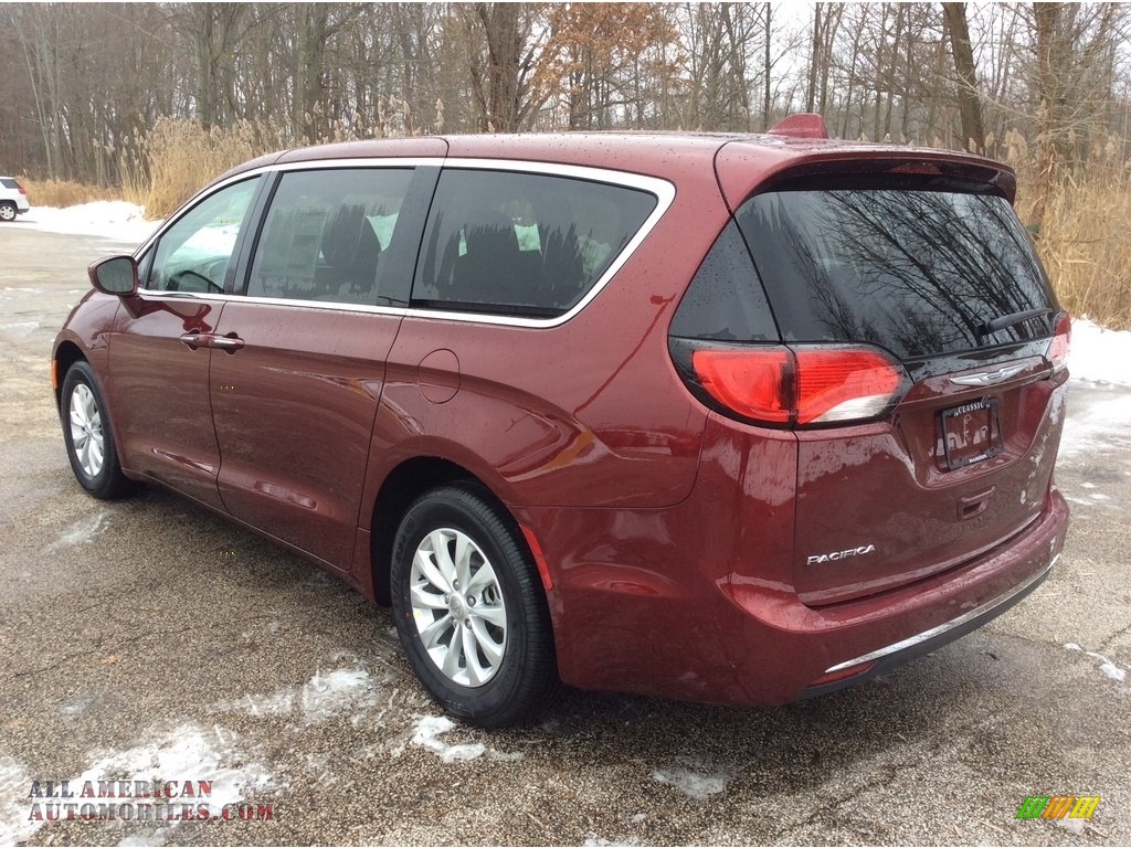 2019 Pacifica Touring Plus - Velvet Red Pearl / Black/Alloy photo #4