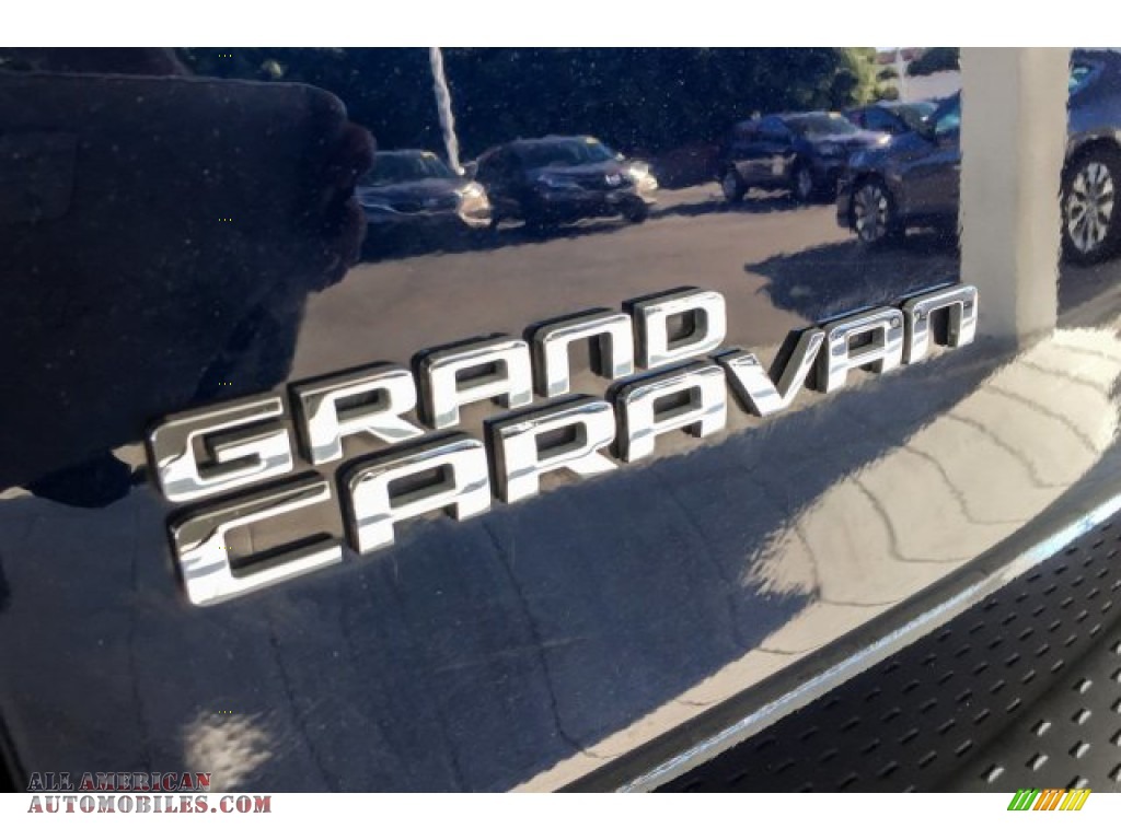 2017 Grand Caravan GT - Contusion Blue Pearlcoat / Black photo #7
