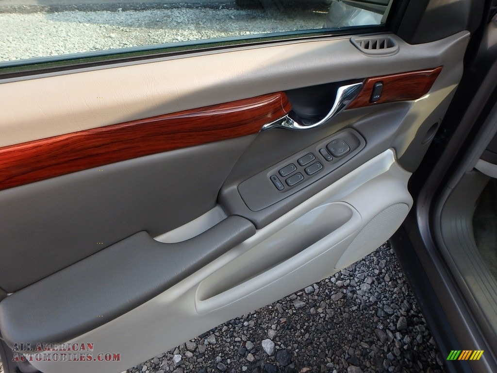 2002 DeVille Sedan - Cashmere Metallic / Oatmeal photo #11