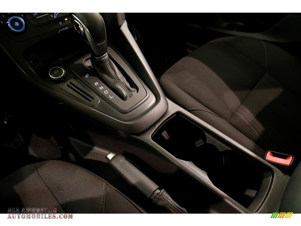 2017 Focus SE Sedan - Magnetic / Charcoal Black photo #12