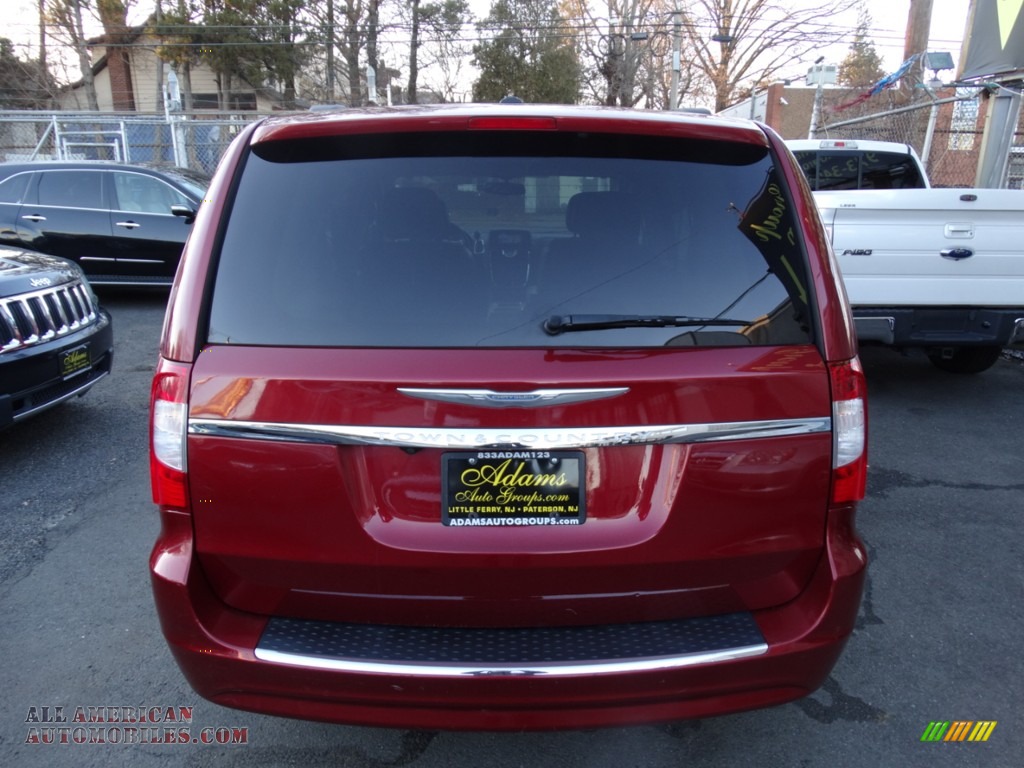 2013 Town & Country Touring - Deep Cherry Red Crystal Pearl / Black/Light Graystone photo #6