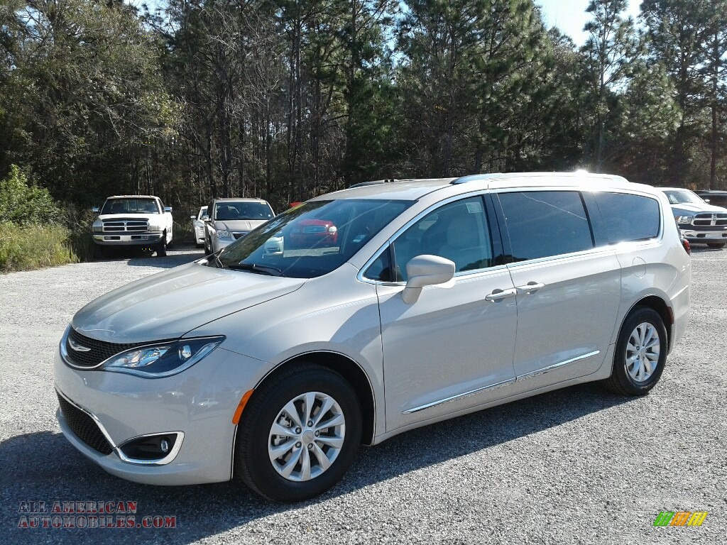 Luxury White Pearl / Black/Alloy Chrysler Pacifica Touring L