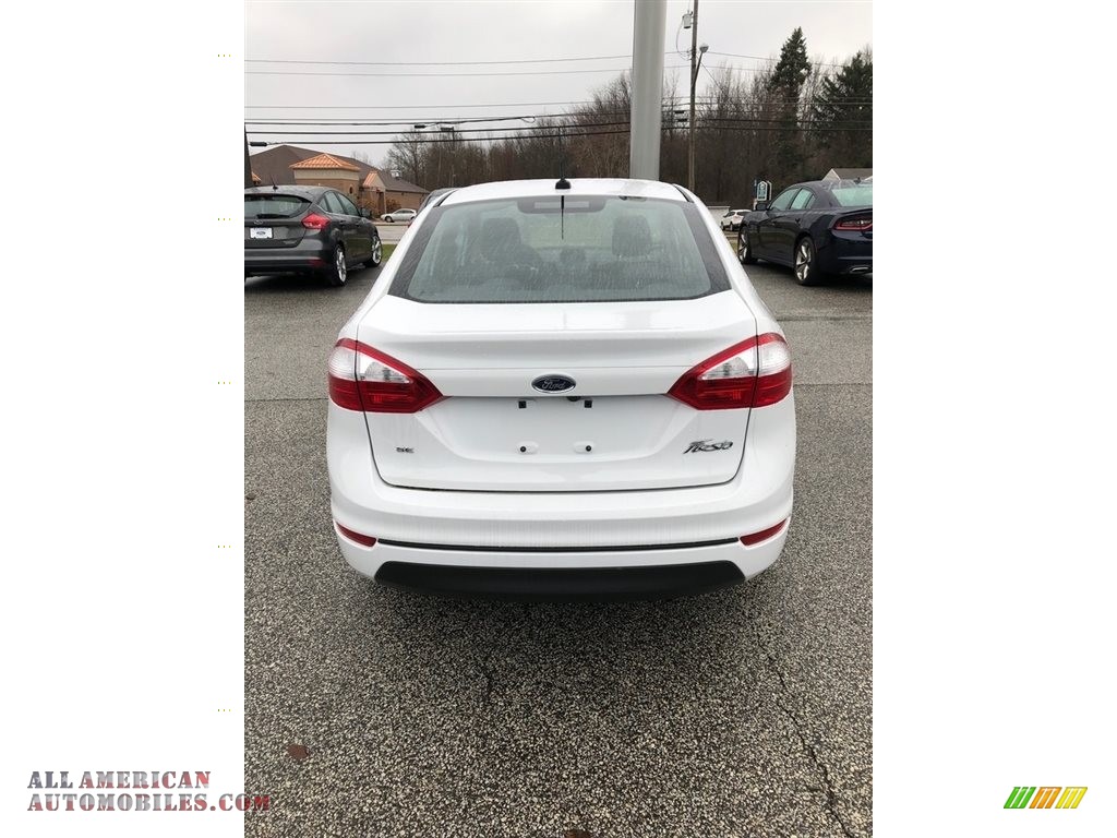 2018 Fiesta SE Sedan - Oxford White / Charcoal Black photo #3