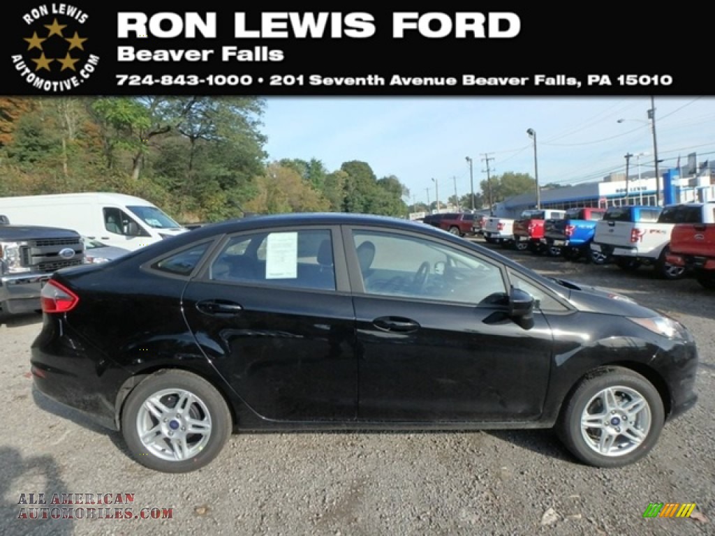 2018 Fiesta SE Sedan - Shadow Black / Charcoal Black photo #1