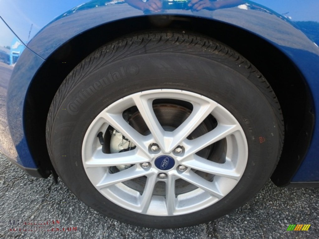 2018 Focus SE Sedan - Lightning Blue / Charcoal Black photo #9