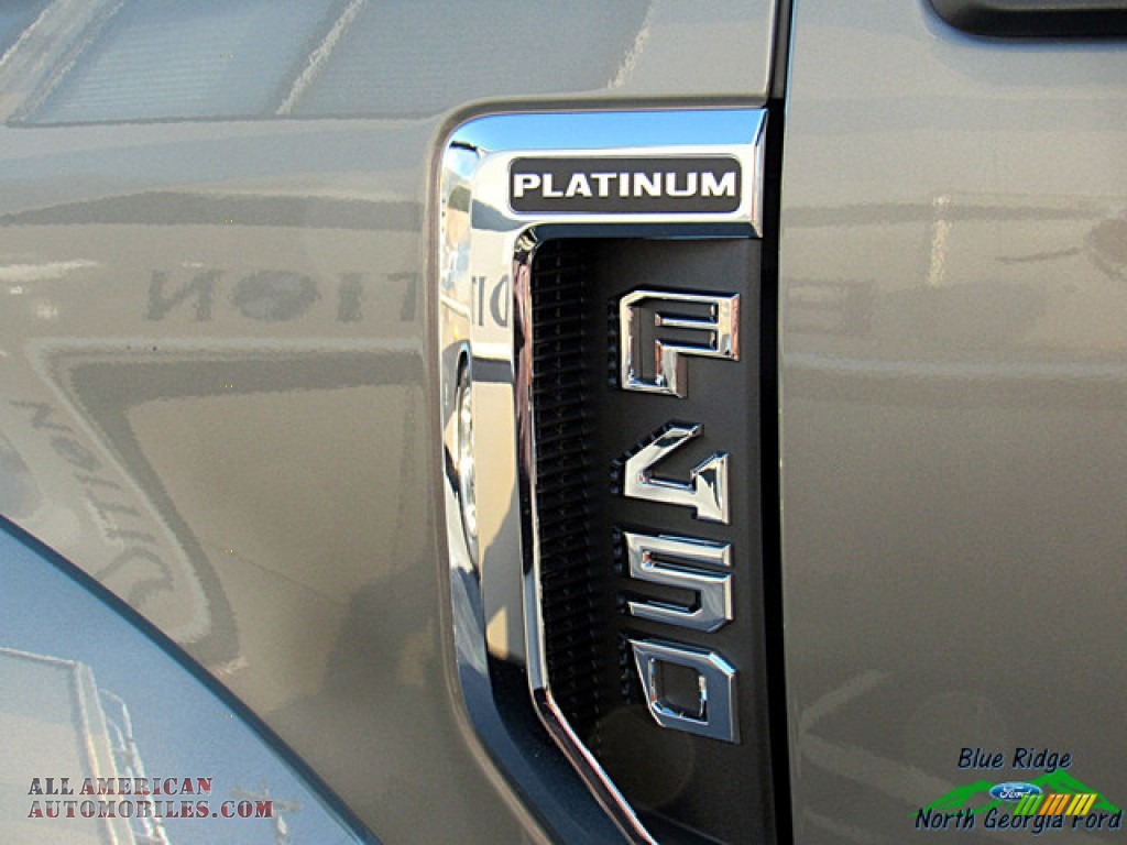 2019 F450 Super Duty Platinum Crew Cab 4x4 - Silver Spruce Metallic / Black photo #40