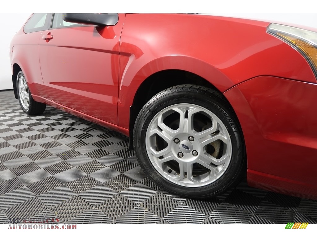 2010 Focus SE Coupe - Sangria Red Metallic / Charcoal Black photo #5