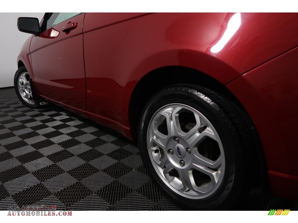 2010 Focus SE Coupe - Sangria Red Metallic / Charcoal Black photo #13