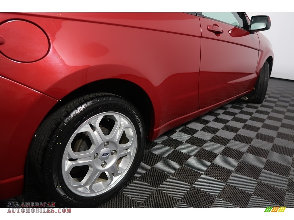 2010 Focus SE Coupe - Sangria Red Metallic / Charcoal Black photo #21