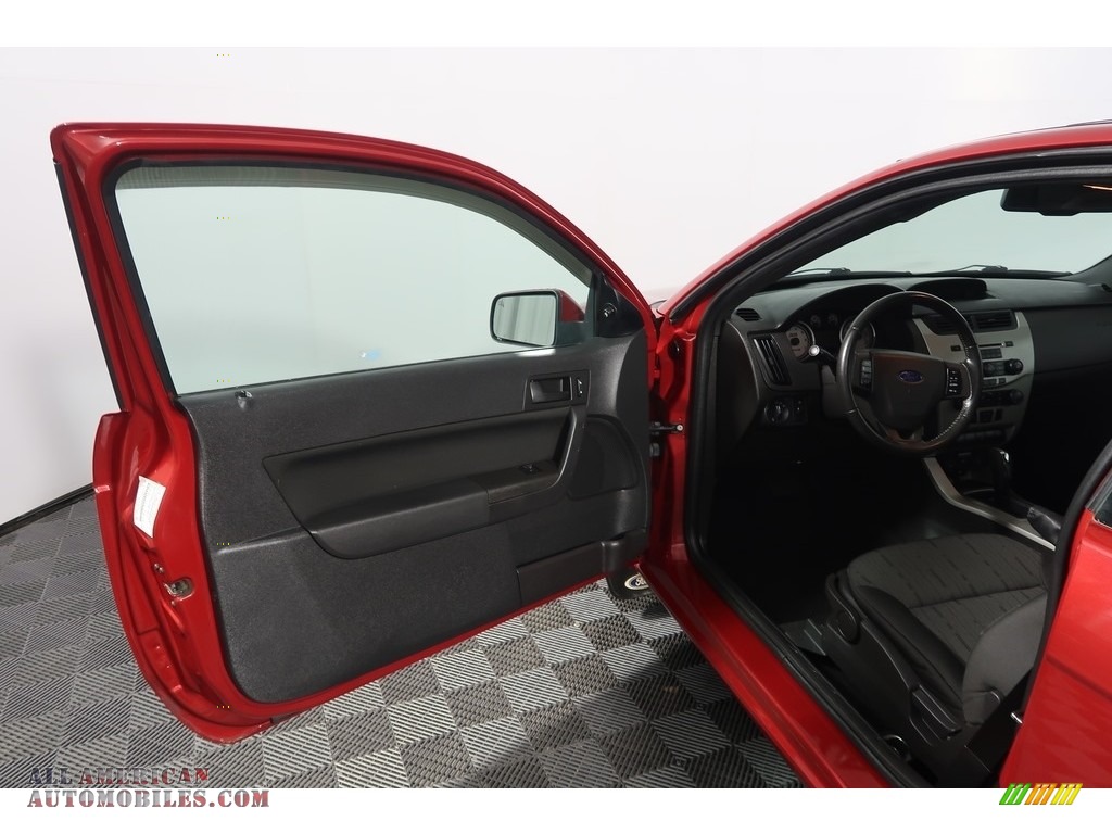 2010 Focus SE Coupe - Sangria Red Metallic / Charcoal Black photo #30
