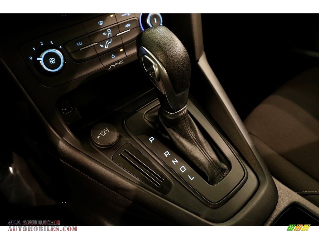 2018 Focus SE Sedan - Magnetic / Charcoal Black photo #15