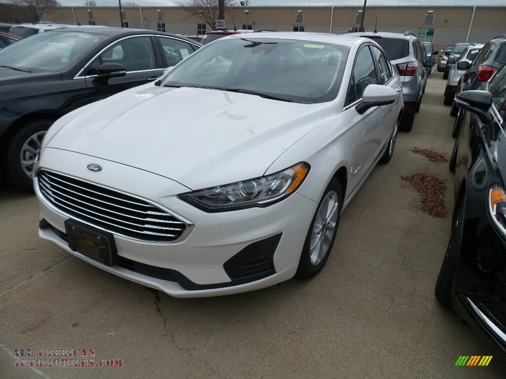 White Platinum / Ebony Ford Fusion Hybrid SE
