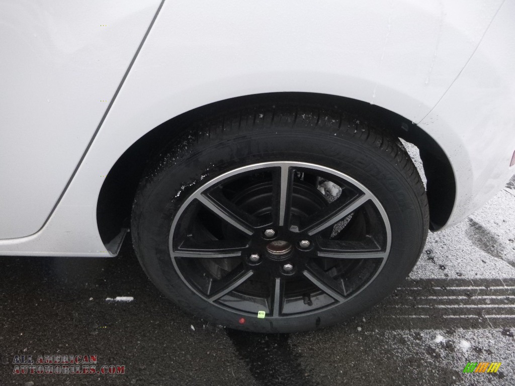 2019 Fiesta SE Hatchback - Oxford White / Charcoal Black photo #7