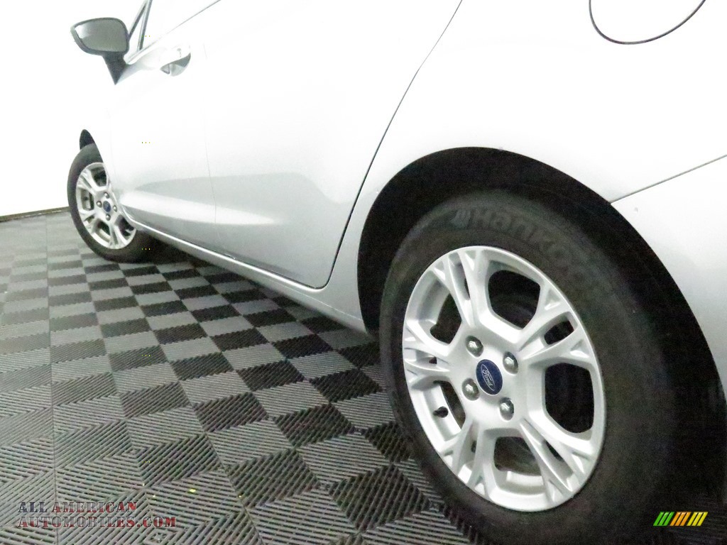 2014 Fiesta SE Sedan - Ingot Silver / Charcoal Black photo #17