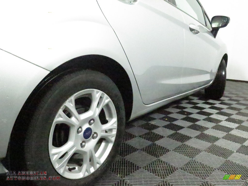 2014 Fiesta SE Sedan - Ingot Silver / Charcoal Black photo #20