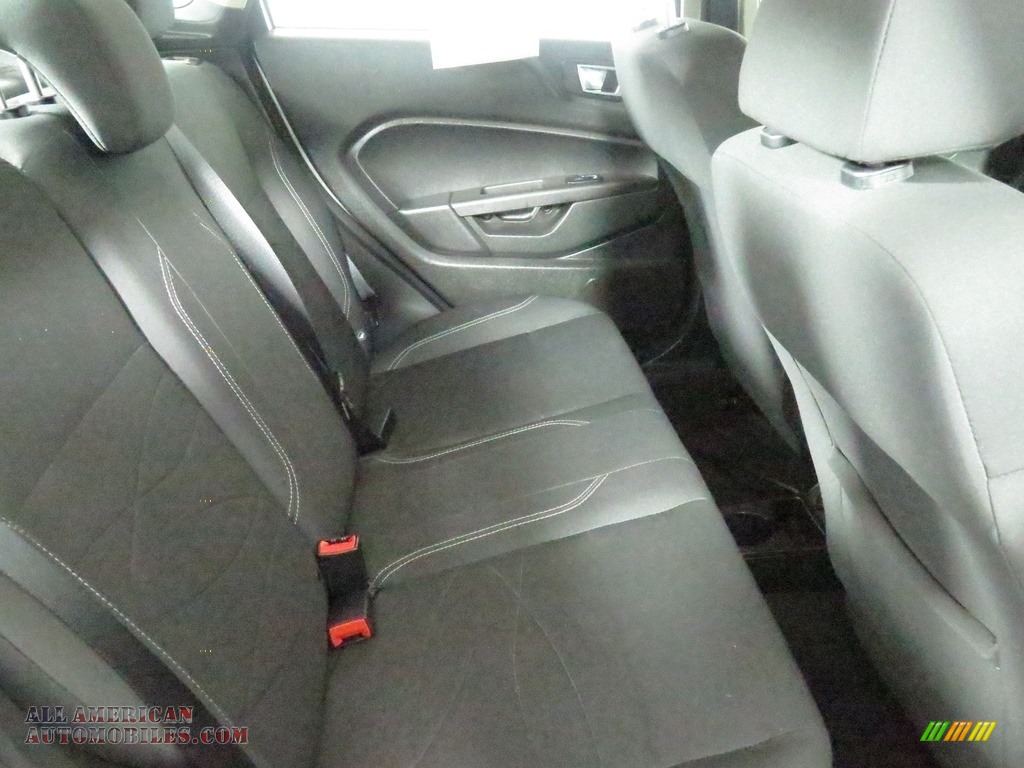 2014 Fiesta SE Sedan - Ingot Silver / Charcoal Black photo #21