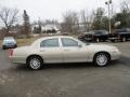 Lincoln Town Car Signature Light French Silk photo #10