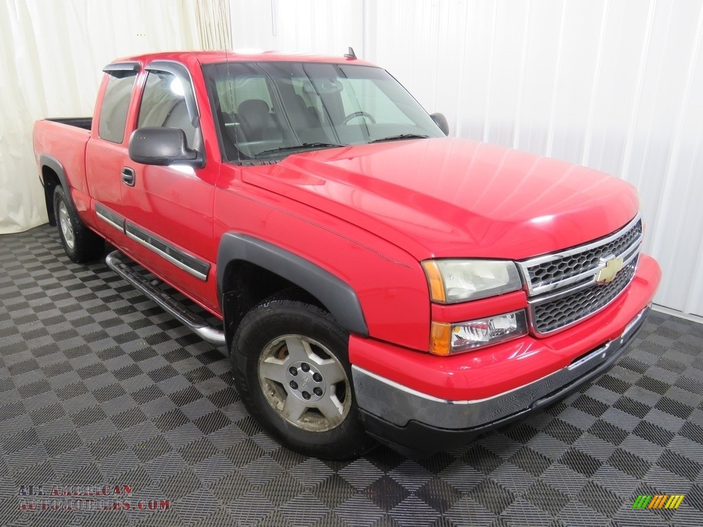 2007 Silverado 1500 Classic LT Extended Cab 4x4 - Victory Red / Dark Charcoal photo #3