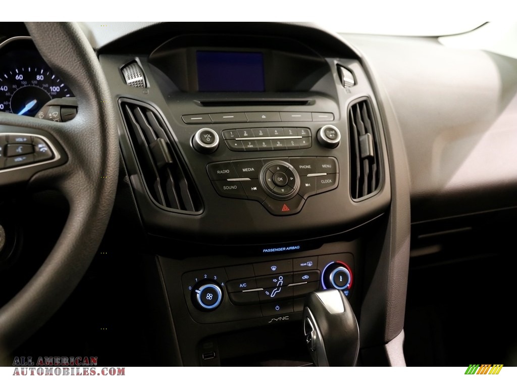 2016 Focus SE Sedan - Magnetic / Charcoal Black photo #8