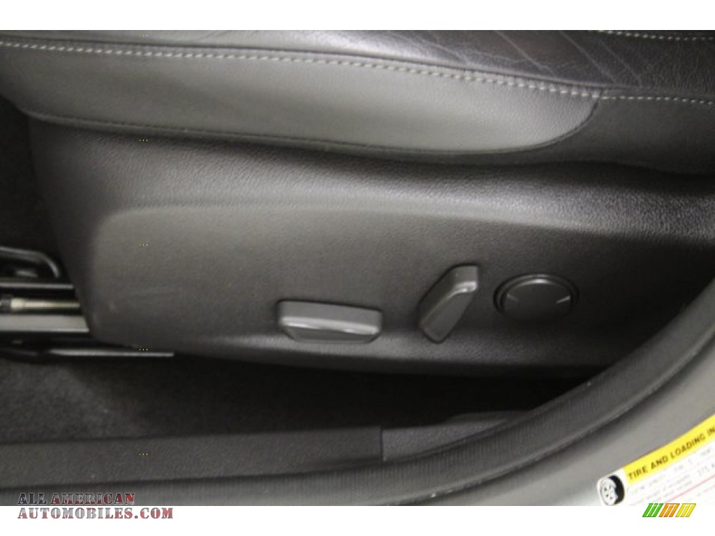 2015 Focus SE Hatchback - Ingot Silver Metallic / Charcoal Black photo #13