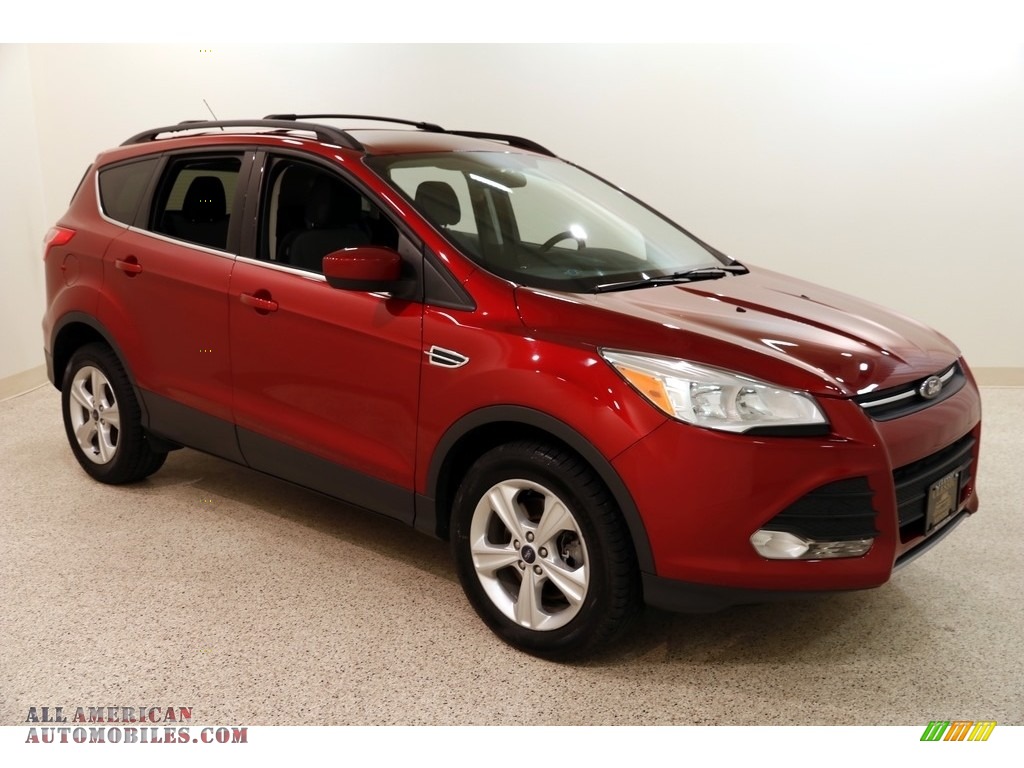 Ruby Red Metallic / Charcoal Black Ford Escape SE 2.0L EcoBoost 4WD