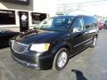 Chrysler Town & Country Touring-L Brilliant Black Crystal Pearl photo #2