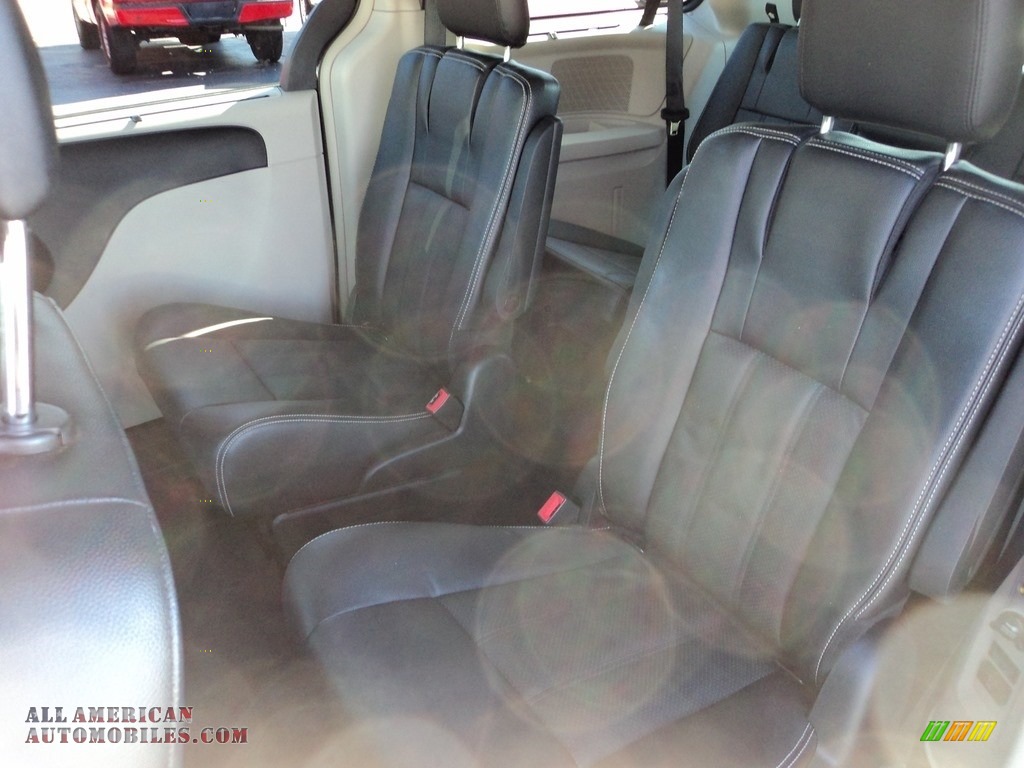 2015 Town & Country Touring-L - Brilliant Black Crystal Pearl / Black/Light Graystone photo #8