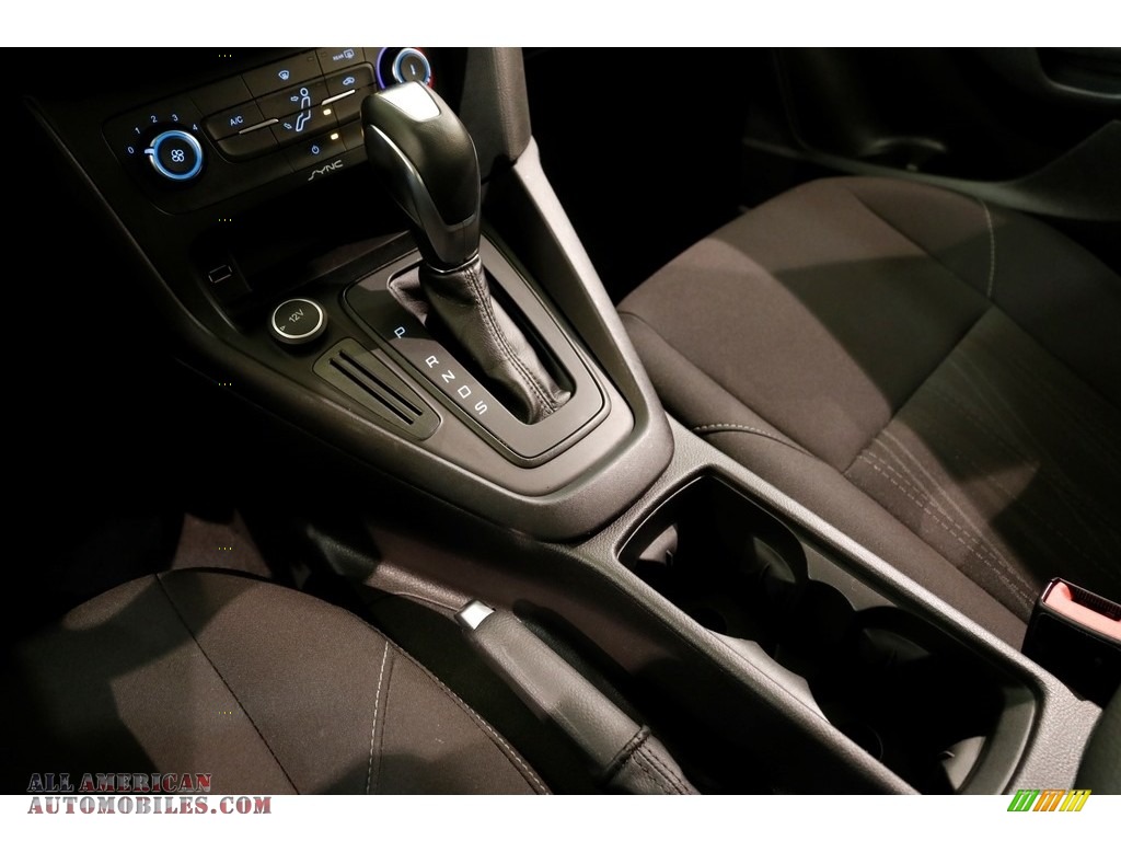2015 Focus SE Sedan - Ingot Silver Metallic / Charcoal Black photo #13