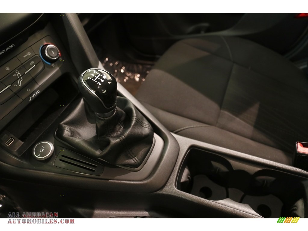 2015 Focus SE Sedan - Ingot Silver Metallic / Charcoal Black photo #13