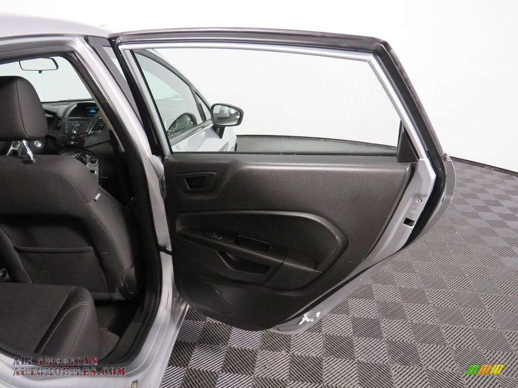 2017 Fiesta SE Hatchback - Ingot Silver / Charcoal Black photo #15