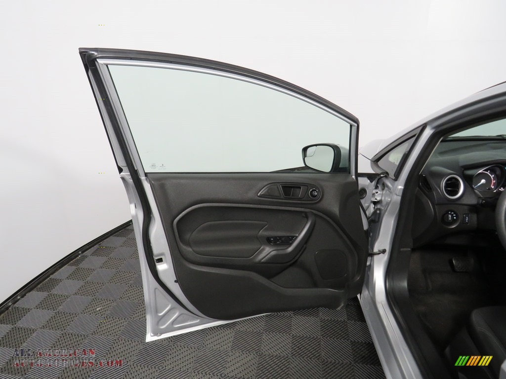 2017 Fiesta SE Hatchback - Ingot Silver / Charcoal Black photo #18
