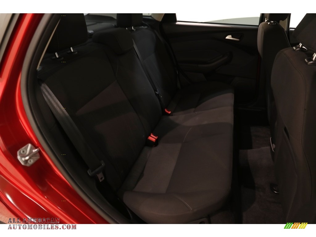 2015 Focus SE Sedan - Ruby Red Metallic / Charcoal Black photo #15