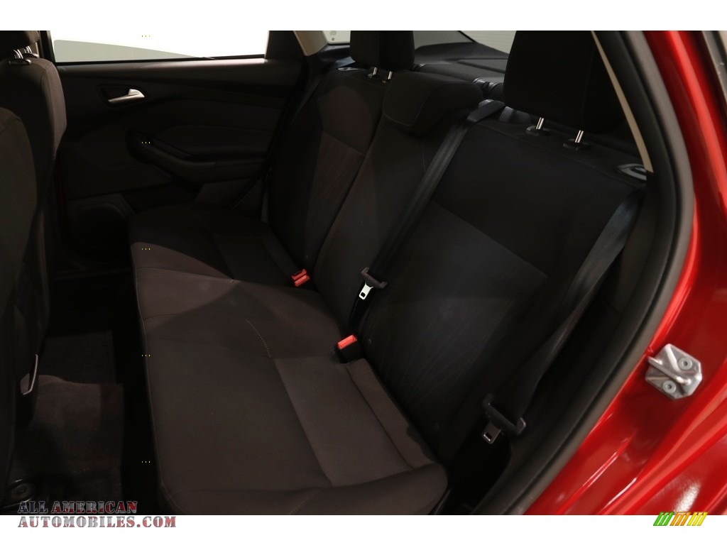 2015 Focus SE Sedan - Ruby Red Metallic / Charcoal Black photo #16