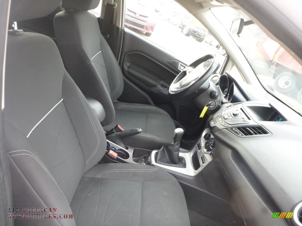 2014 Fiesta SE Hatchback - Oxford White / Charcoal Black photo #10