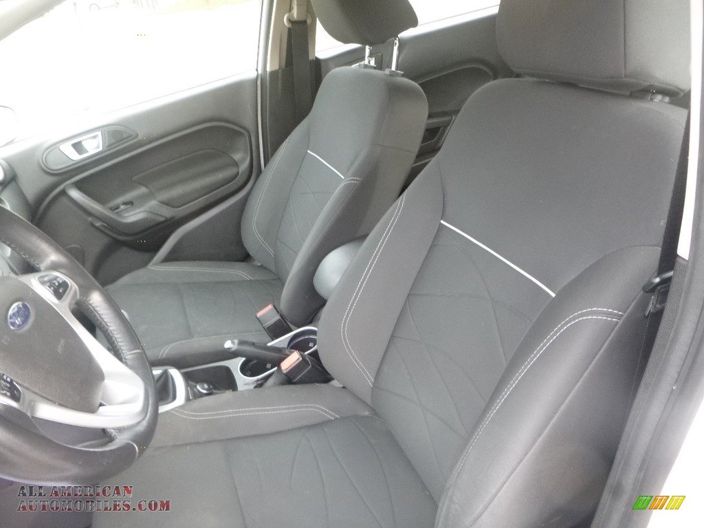 2014 Fiesta SE Hatchback - Oxford White / Charcoal Black photo #14