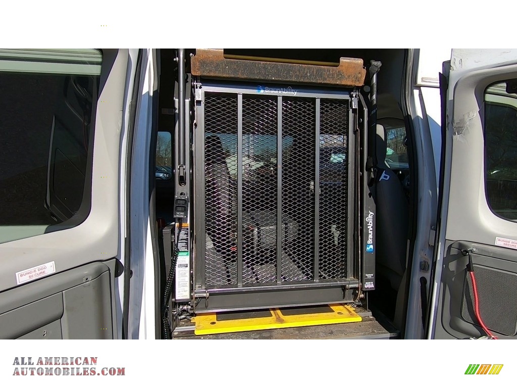 2014 E-Series Van E350 XL Extended 15 Passenger Van - Oxford White / Medium Flint photo #21