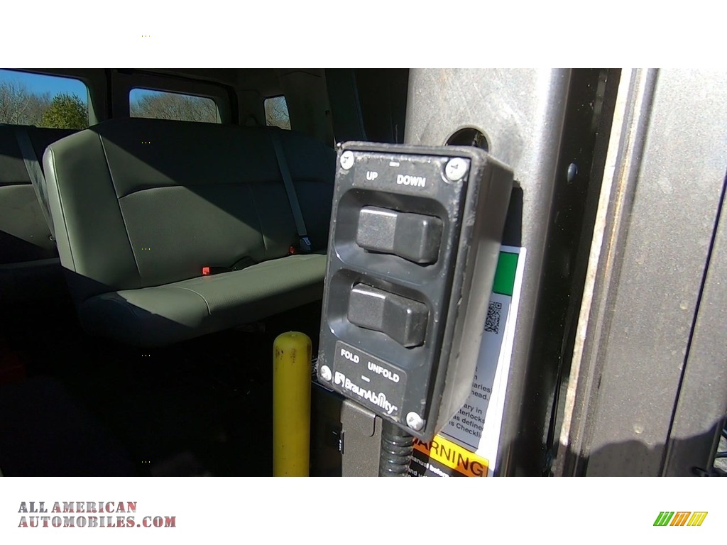 2014 E-Series Van E350 XL Extended 15 Passenger Van - Oxford White / Medium Flint photo #22