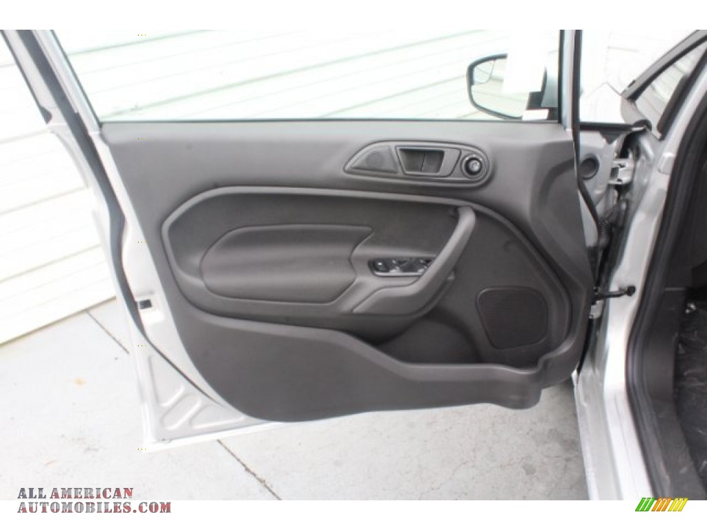 2019 Fiesta SE Hatchback - Ingot Silver / Charcoal Black photo #9