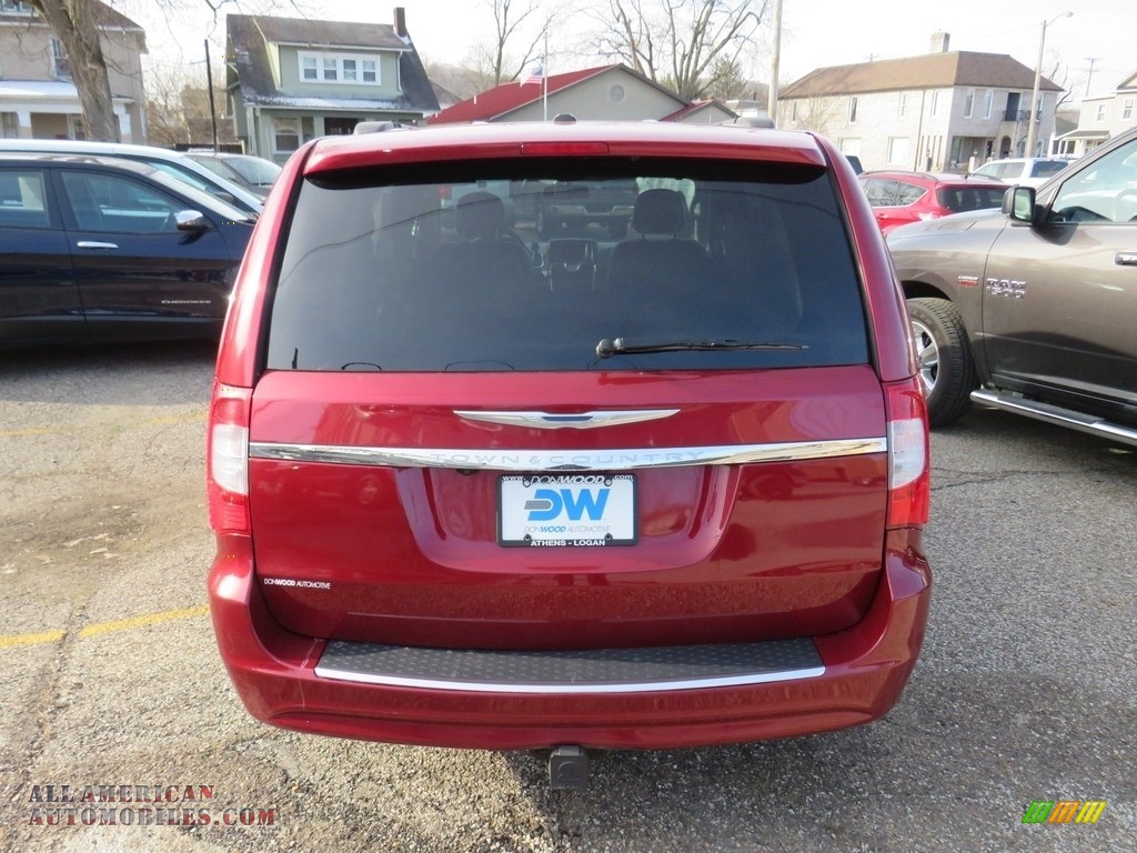2015 Town & Country Touring - Deep Cherry Red Crystal Pearl / Black/Light Graystone photo #12