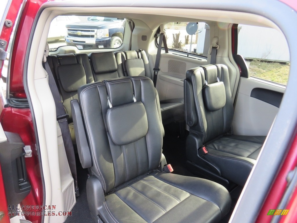 2015 Town & Country Touring - Deep Cherry Red Crystal Pearl / Black/Light Graystone photo #35