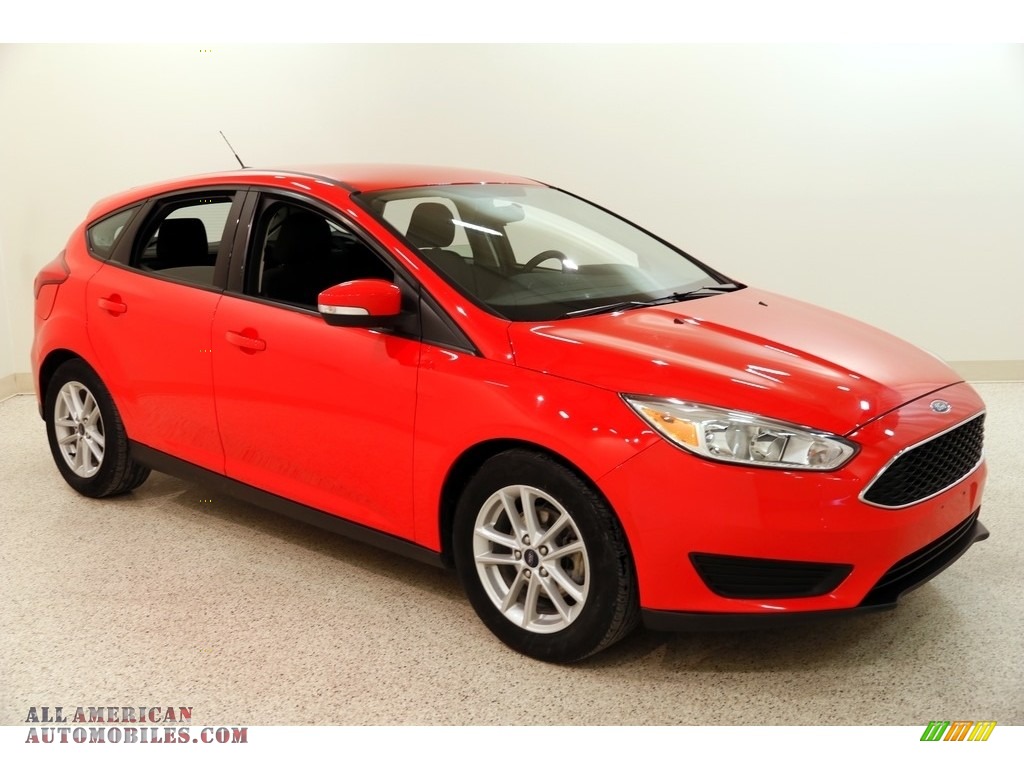 Race Red / Charcoal Black Ford Focus SE Hatch