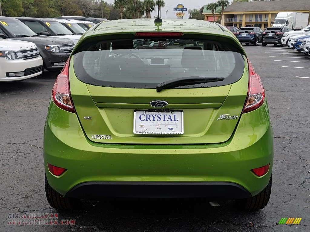 2019 Fiesta SE Hatchback - Outrageous Green / Charcoal Black photo #4
