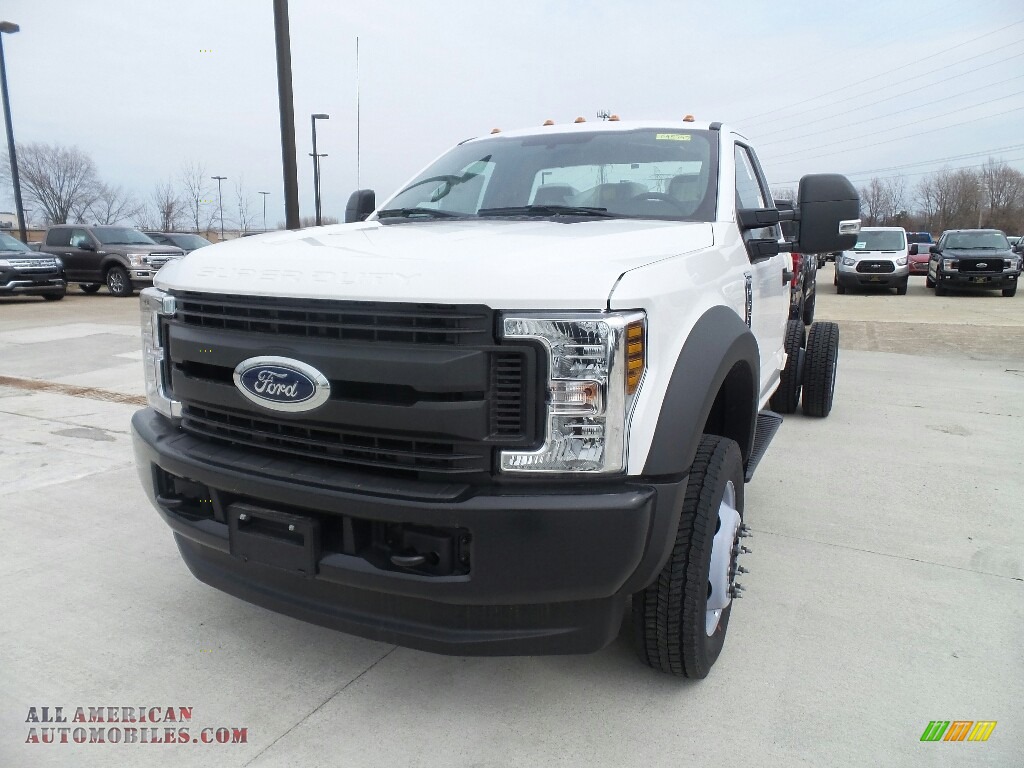 Oxford White / Earth Gray Ford F550 Super Duty XL Regular Cab 4x4 Chassis