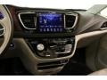 Chrysler Pacifica Limited Brilliant Black Crystal Pearl photo #9
