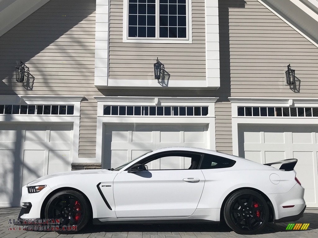 Oxford White / Ebony Ford Mustang Shelby GT350R