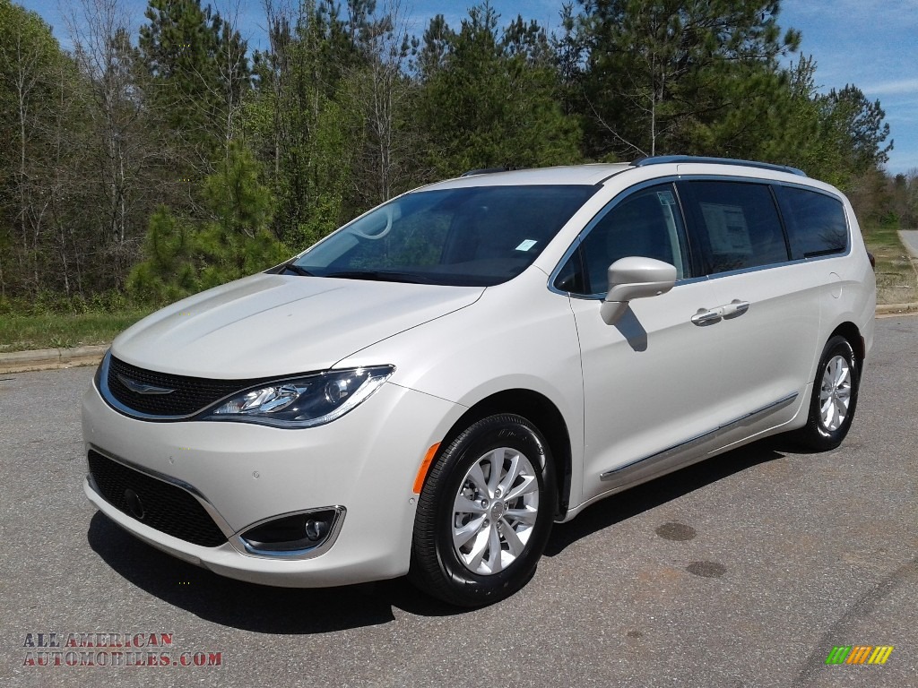 2019 Pacifica Touring L - Luxury White Pearl / Cognac/Alloy photo #2