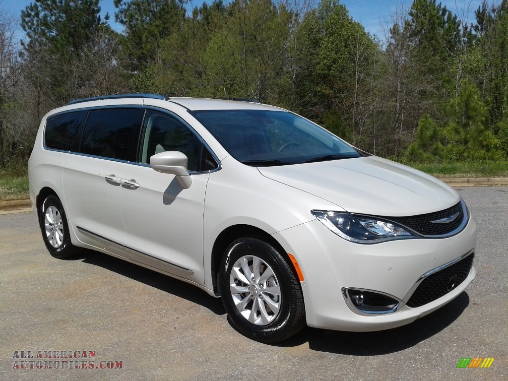 2019 Pacifica Touring L - Luxury White Pearl / Cognac/Alloy photo #4