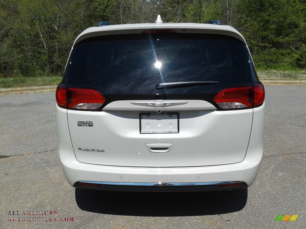 2019 Pacifica Touring L - Luxury White Pearl / Cognac/Alloy photo #7