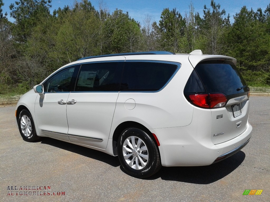 2019 Pacifica Touring L - Luxury White Pearl / Cognac/Alloy photo #8