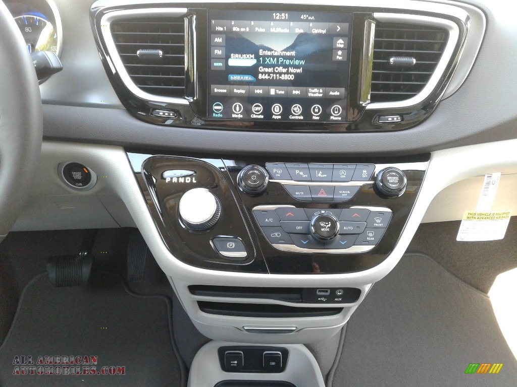2019 Pacifica Touring L - Luxury White Pearl / Cognac/Alloy photo #23